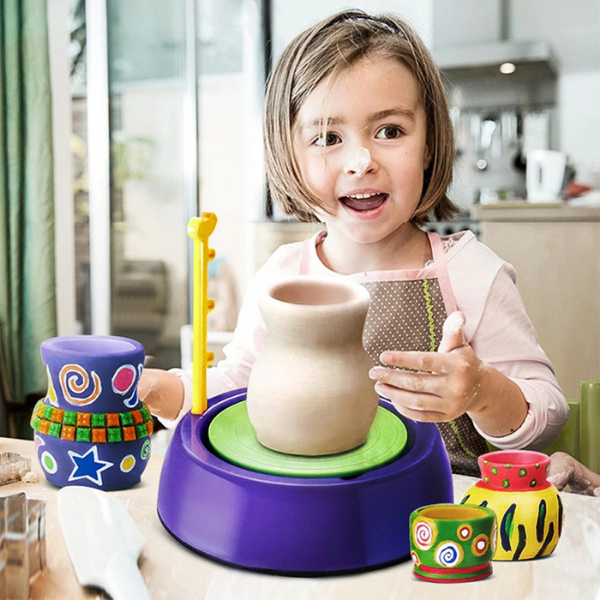 HNFDU Poterie Enfant, Tour de Potier Electrique, Roue de Potier Machine en  Céramique avec Plateau Tournant de 6,5 Cm, Outil d'argile Bricolage,  Meilleur Cadeau pour Les Enfants : : Cuisine et Maison